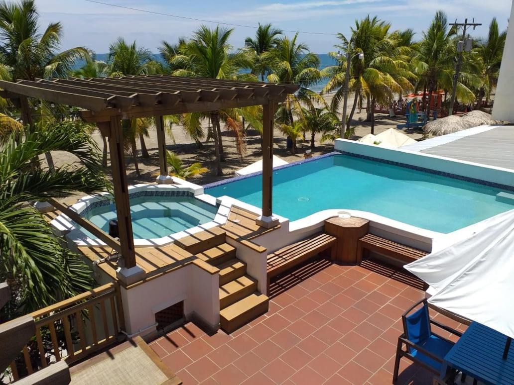 Hotel Y Restaurante Cesar Mariscos Tela Buitenkant foto