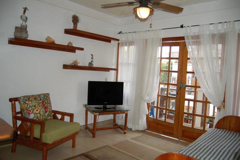Hotel Y Restaurante Cesar Mariscos Tela Kamer foto